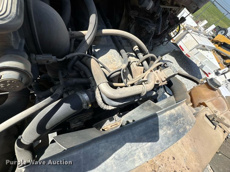 image for item DU9110 2010 International DuraStar 4400 digger derrick truck