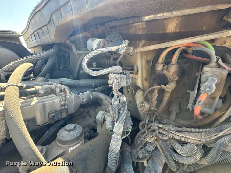 image for item DU9110 2010 International DuraStar 4400 digger derrick truck