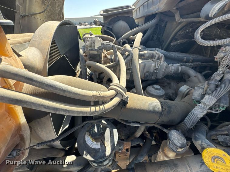 image for item DU9110 2010 International DuraStar 4400 digger derrick truck