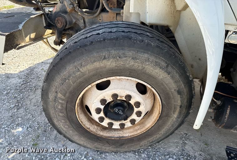 image for item DU9110 2010 International DuraStar 4400 digger derrick truck