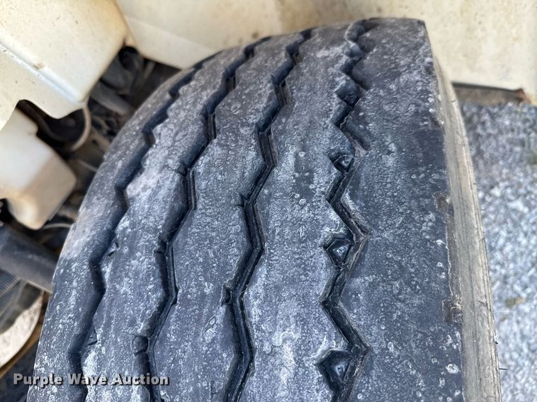 image for item DU9110 2010 International DuraStar 4400 digger derrick truck