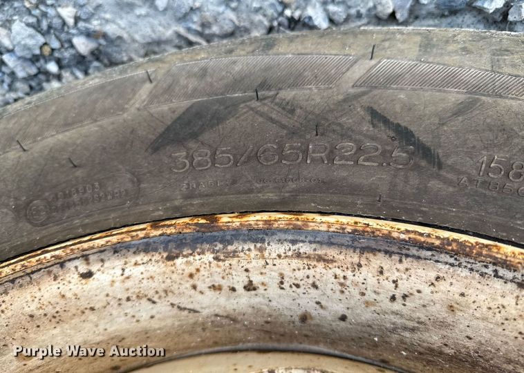 image for item DU9110 2010 International DuraStar 4400 digger derrick truck