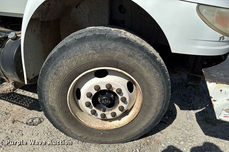 image for item DU9110 2010 International DuraStar 4400 digger derrick truck