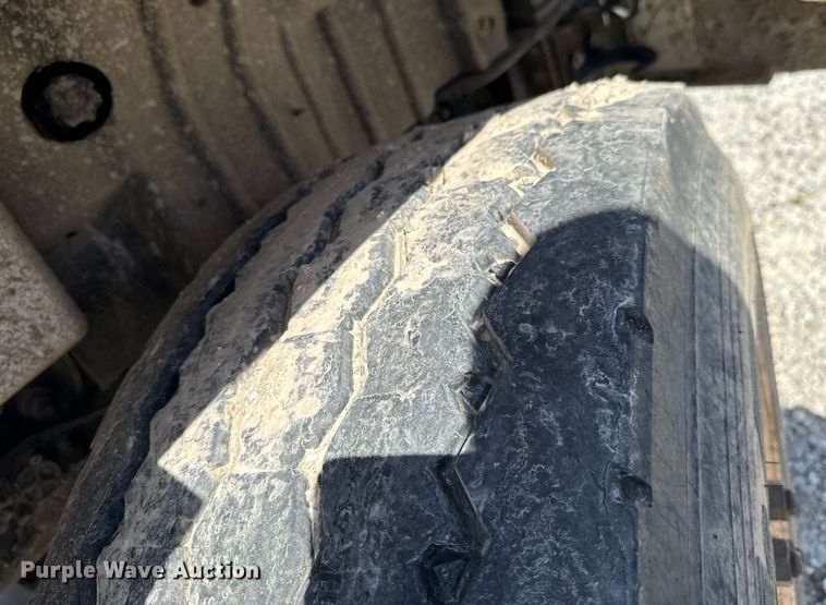 image for item DU9110 2010 International DuraStar 4400 digger derrick truck