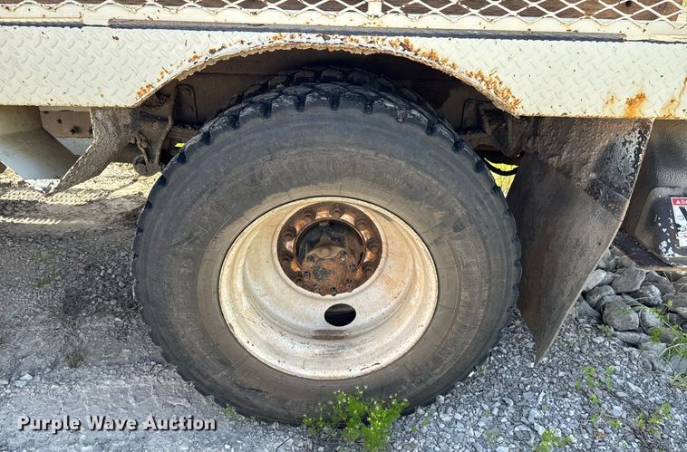 image for item DU9110 2010 International DuraStar 4400 digger derrick truck