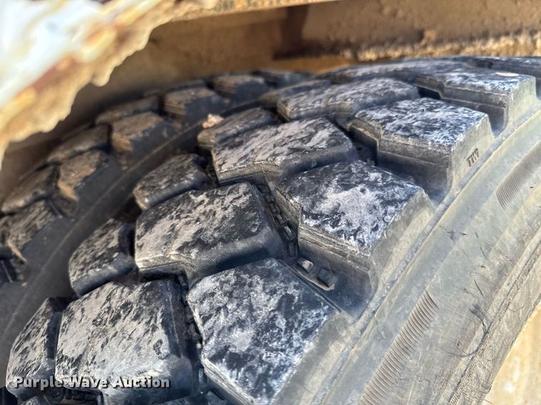 image for item DU9110 2010 International DuraStar 4400 digger derrick truck