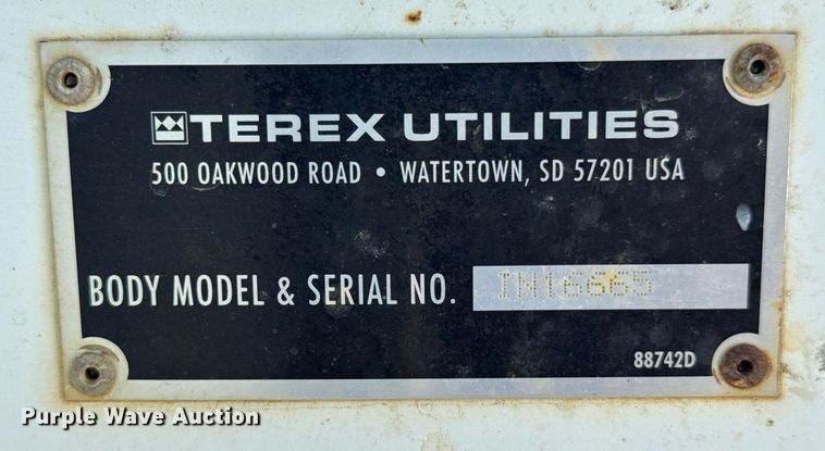 image for item DU9110 2010 International DuraStar 4400 digger derrick truck