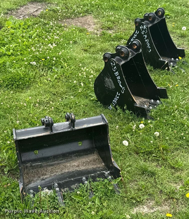 image for item DU9126 (3) Caterpillar mini excavator buckets