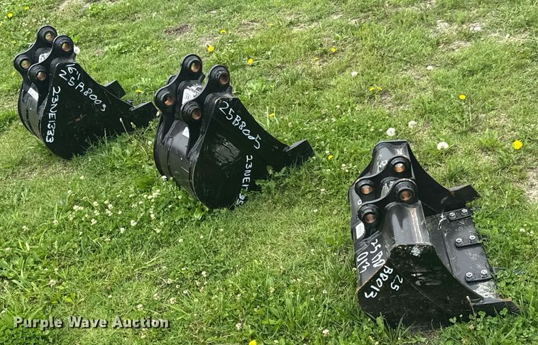 image for item DU9126 (3) Caterpillar mini excavator buckets