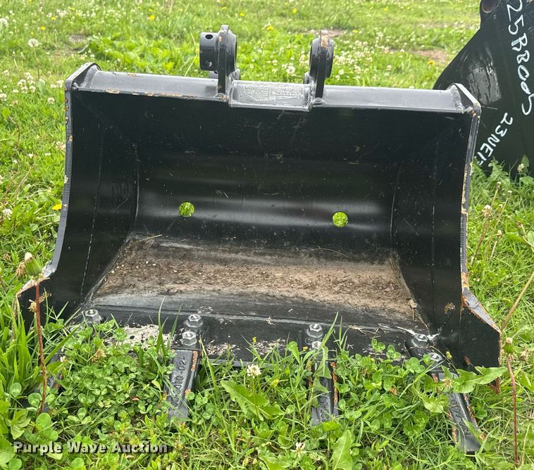 image for item DU9126 (3) Caterpillar mini excavator buckets