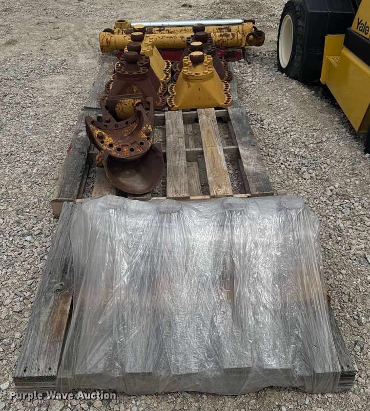 image for item DU9128 Dozer parts