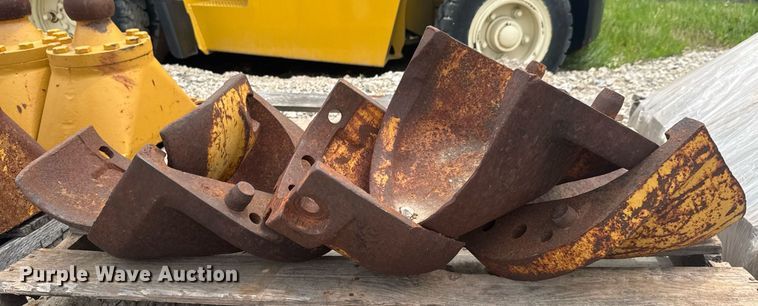 image for item DU9128 Dozer parts