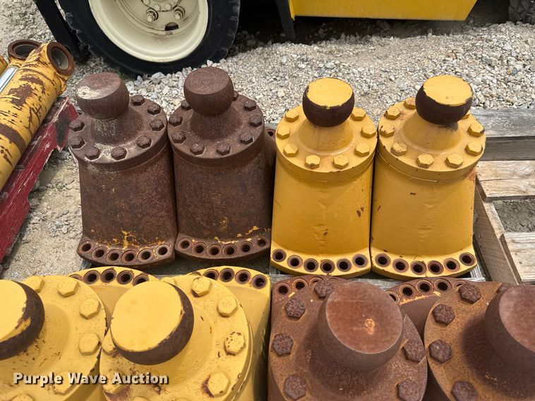 image for item DU9128 Dozer parts