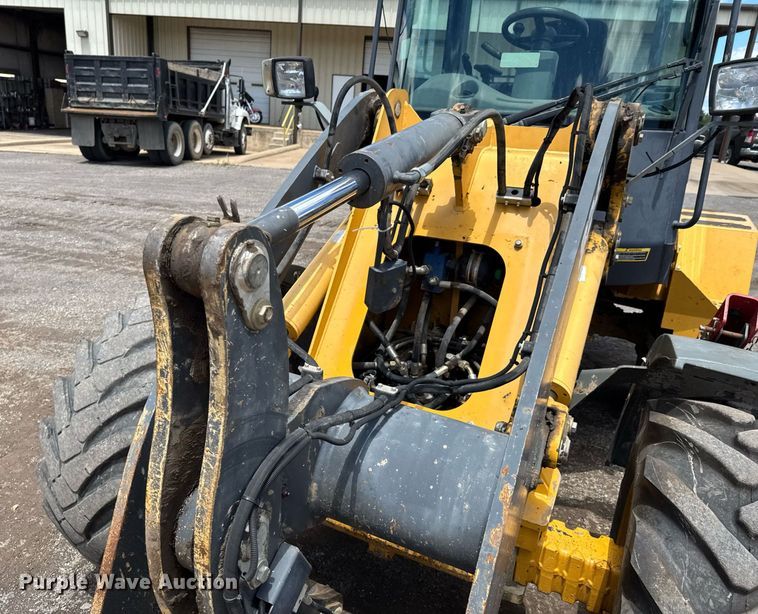 image for item DU9165 2013 John Deere 324J wheel loader