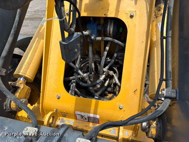 image for item DU9165 2013 John Deere 324J wheel loader