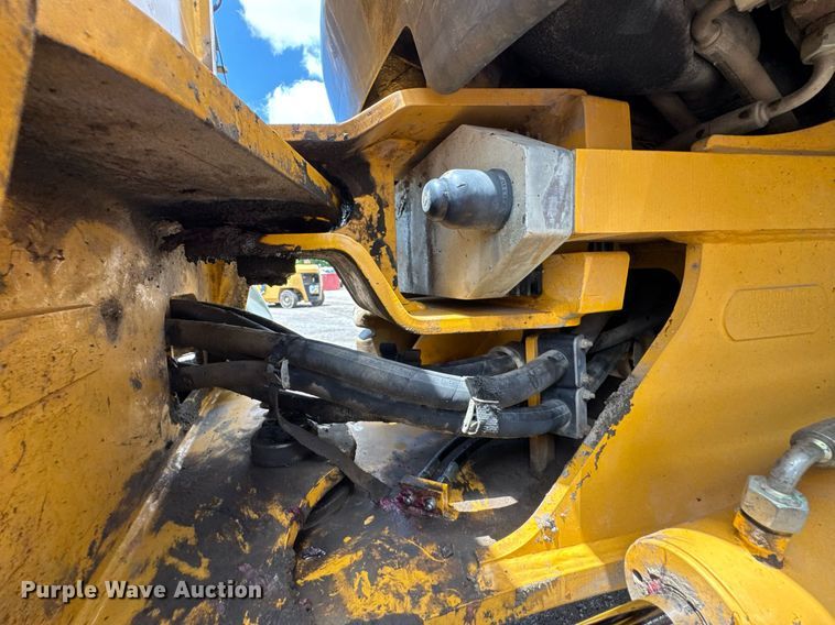 image for item DU9165 2013 John Deere 324J wheel loader