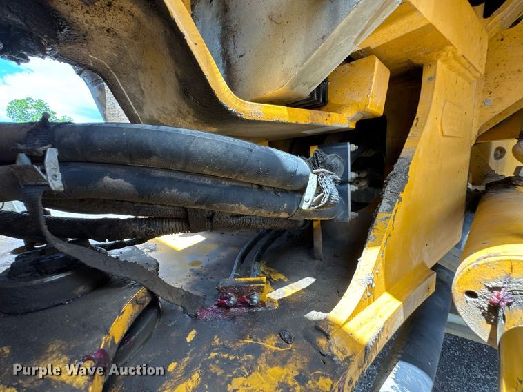 image for item DU9165 2013 John Deere 324J wheel loader