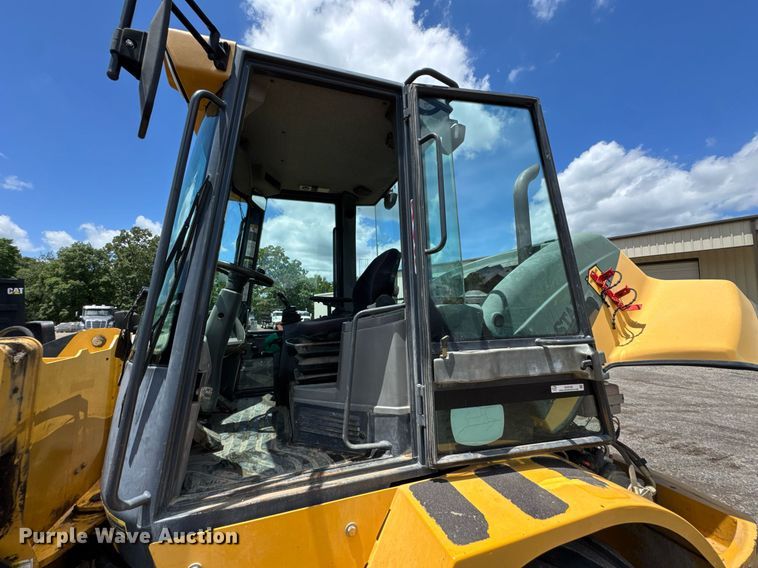 image for item DU9165 2013 John Deere 324J wheel loader