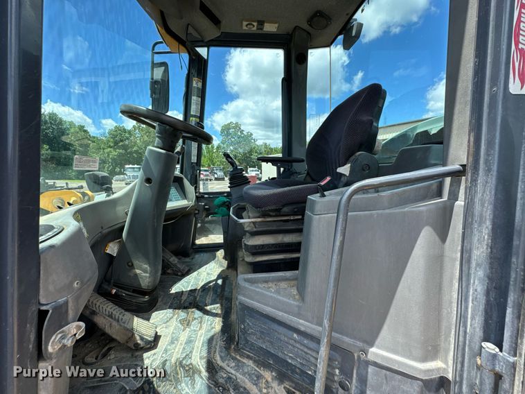 image for item DU9165 2013 John Deere 324J wheel loader