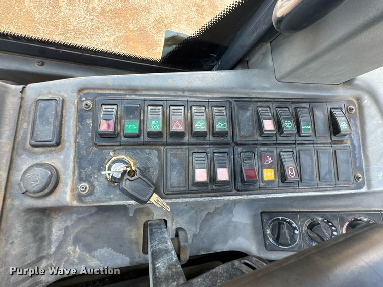 image for item DU9165 2013 John Deere 324J wheel loader