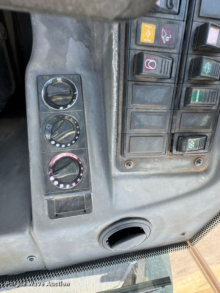 image for item DU9165 2013 John Deere 324J wheel loader