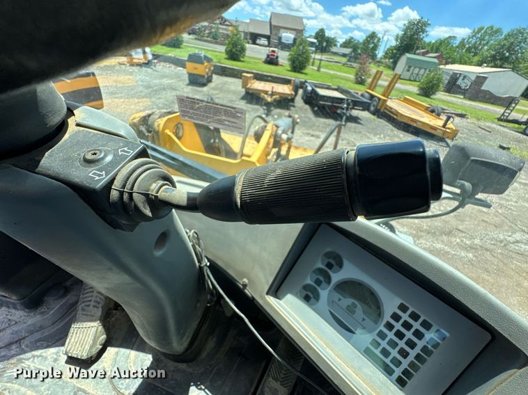 image for item DU9165 2013 John Deere 324J wheel loader