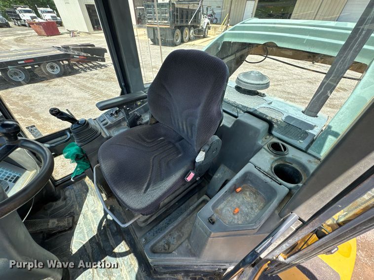 image for item DU9165 2013 John Deere 324J wheel loader