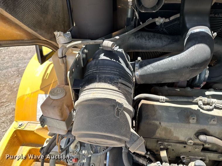 image for item DU9165 2013 John Deere 324J wheel loader