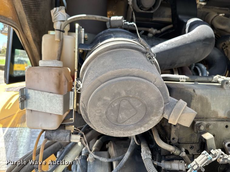 image for item DU9165 2013 John Deere 324J wheel loader