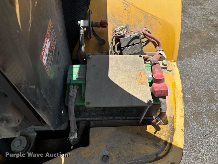 image for item DU9165 2013 John Deere 324J wheel loader