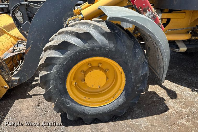 image for item DU9165 2013 John Deere 324J wheel loader