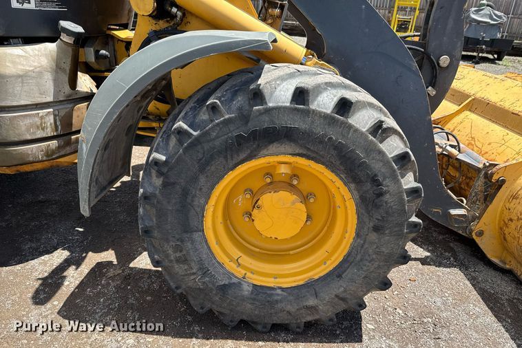image for item DU9165 2013 John Deere 324J wheel loader