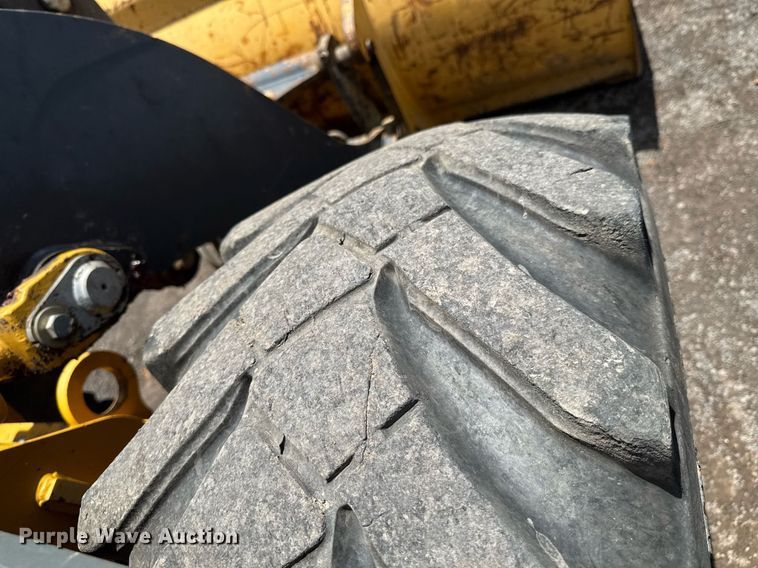 image for item DU9165 2013 John Deere 324J wheel loader