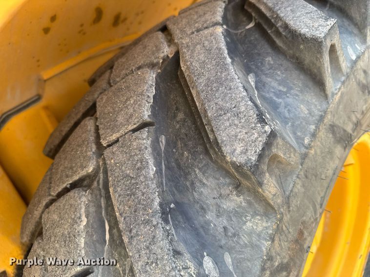 image for item DU9165 2013 John Deere 324J wheel loader