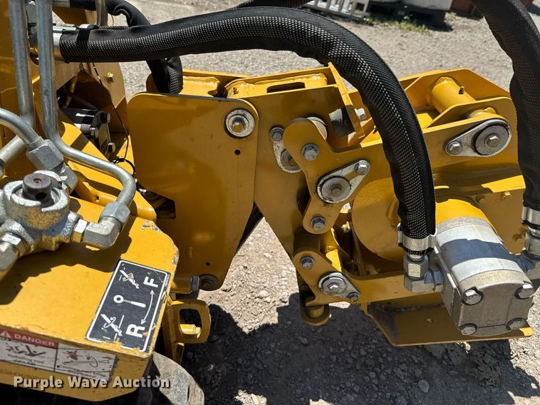image for item DU9168 2022 Vermeer SPX25 vibratory cable plow