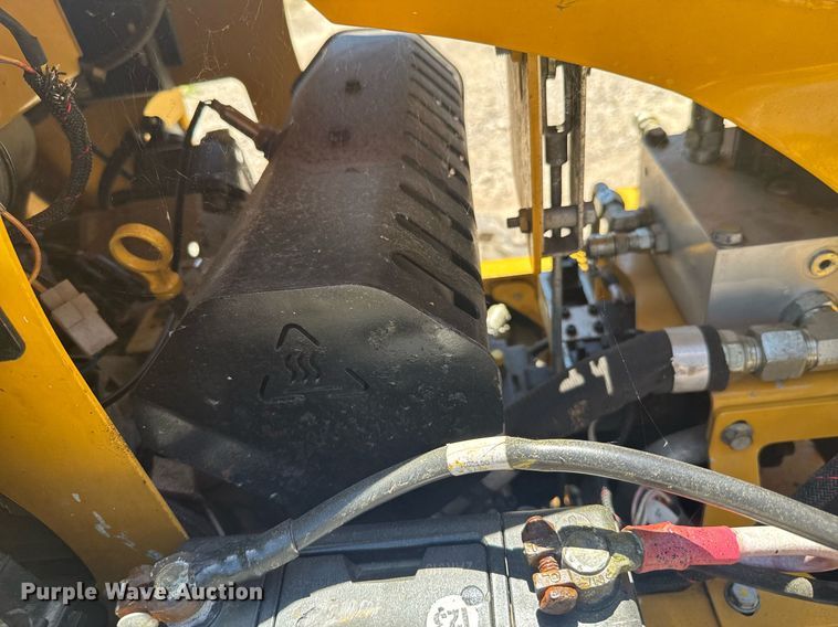 image for item DU9168 2022 Vermeer SPX25 vibratory cable plow