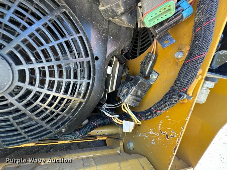 image for item DU9168 2022 Vermeer SPX25 vibratory cable plow