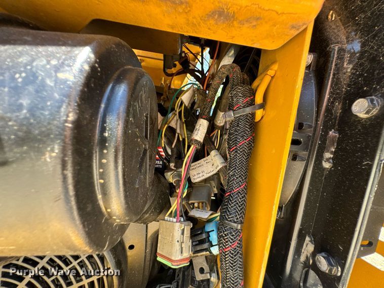 image for item DU9168 2022 Vermeer SPX25 vibratory cable plow