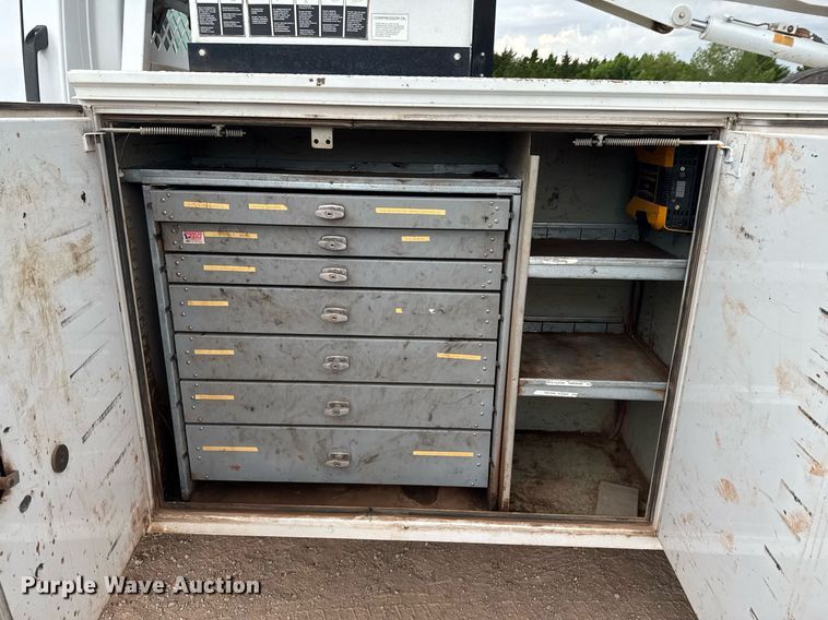 image for item DU9183 2008 GMC C5500 utility / service truck