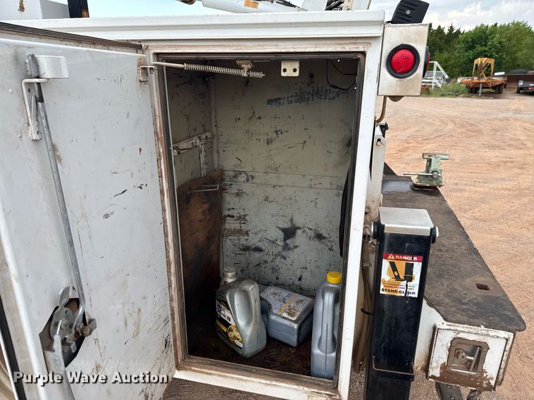 image for item DU9183 2008 GMC C5500 utility / service truck