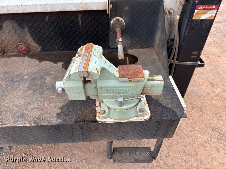 image for item DU9183 2008 GMC C5500 utility / service truck