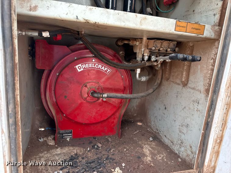 image for item DU9183 2008 GMC C5500 utility / service truck