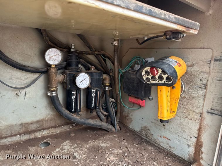 image for item DU9183 2008 GMC C5500 utility / service truck