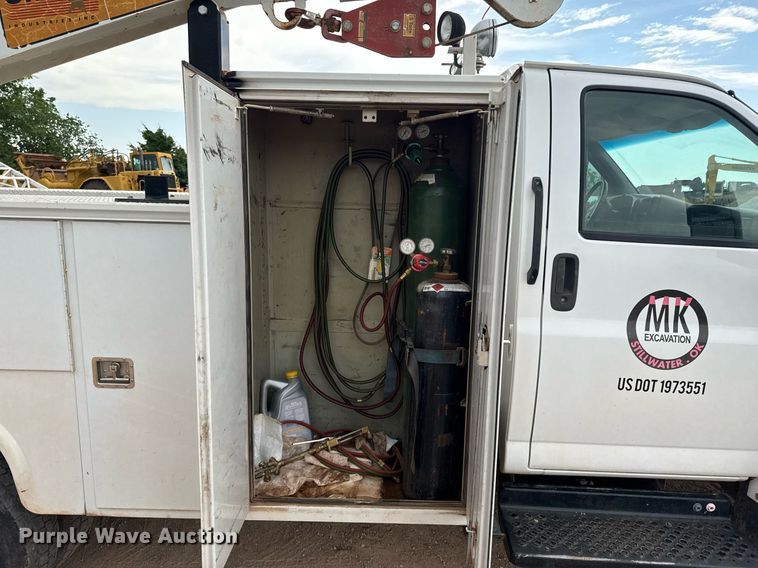 image for item DU9183 2008 GMC C5500 utility / service truck