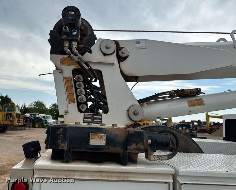 image for item DU9183 2008 GMC C5500 utility / service truck