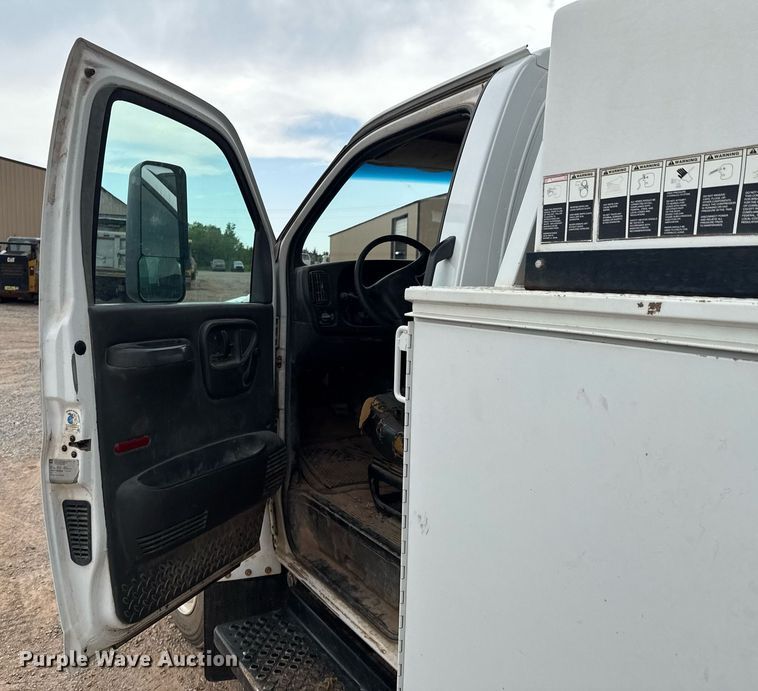 image for item DU9183 2008 GMC C5500 utility / service truck