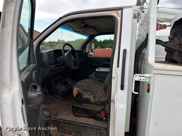 image for item DU9183 2008 GMC C5500 utility / service truck