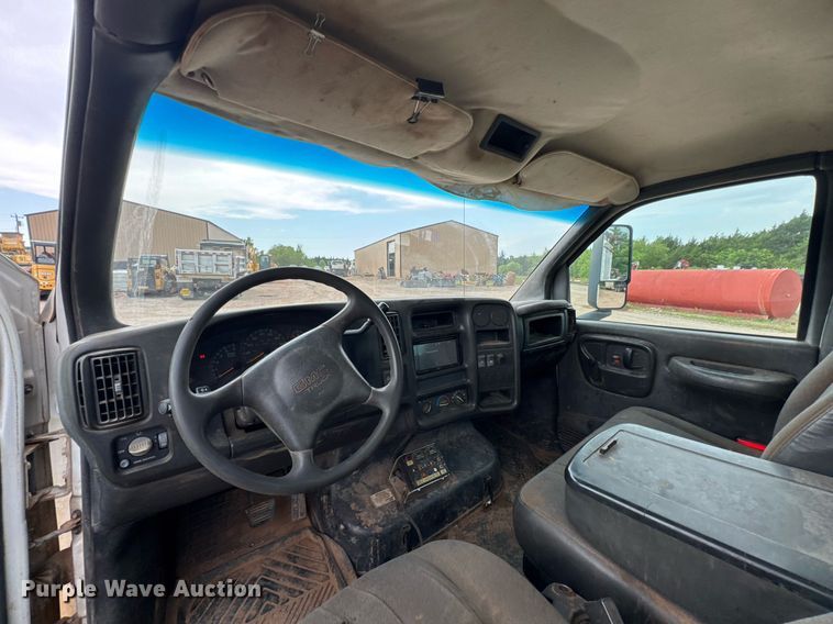 image for item DU9183 2008 GMC C5500 utility / service truck