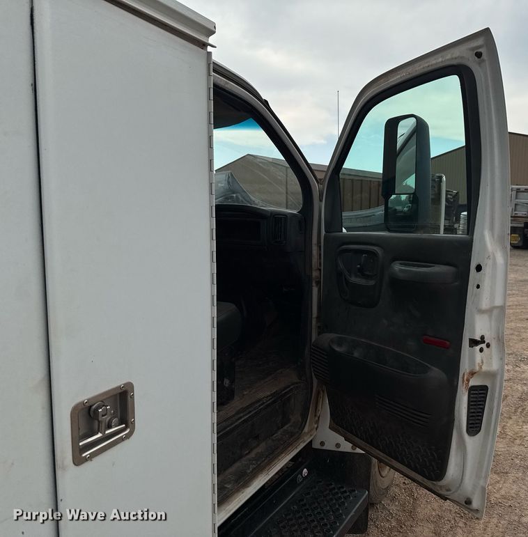 image for item DU9183 2008 GMC C5500 utility / service truck