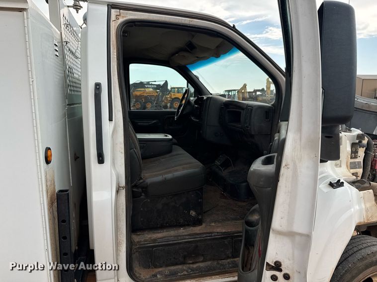 image for item DU9183 2008 GMC C5500 utility / service truck